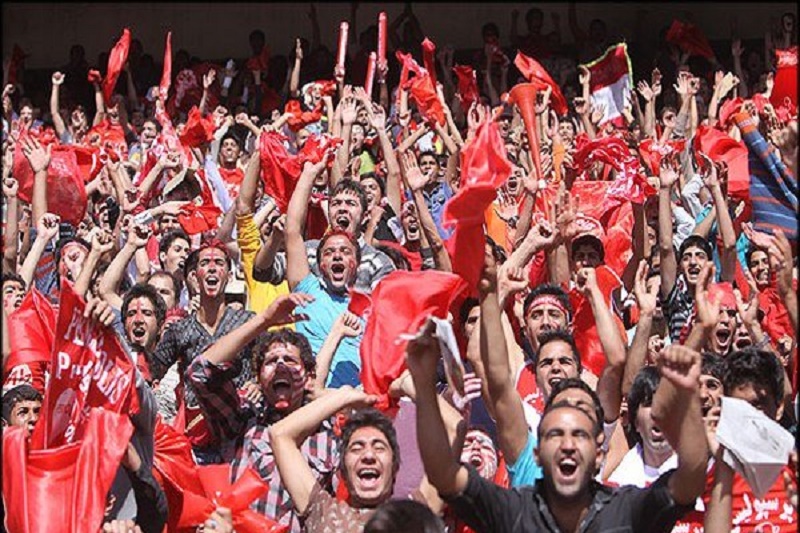 دفاع کورکورانه باشگاه ها از رفتار تماشاگرانشان/ بازی دو سر باخت!