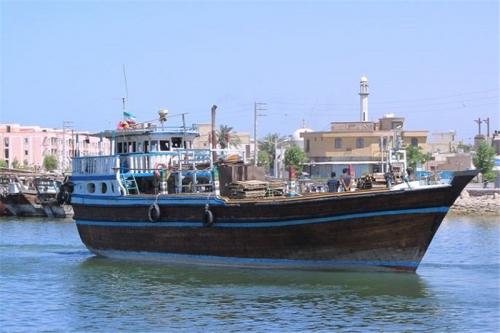 ۵ لنج در رودخانه اروند در آتش سوخت