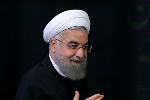 رئیس‌جمهور به ظریف، صالحی و سردار دهقان نشان لیاقت اعطا کرد