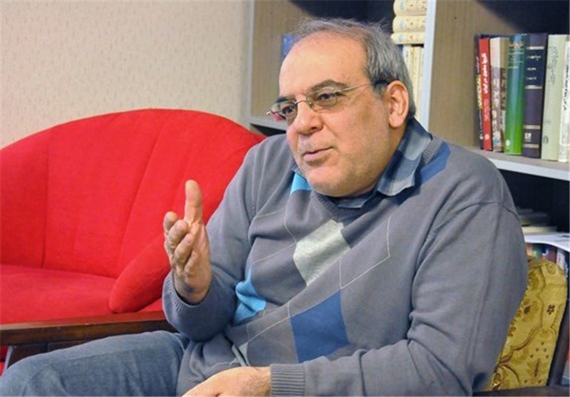 روزنامه نزدیک به هاشمی، «عباس عبدی» را از اردوگاه اصلاح‌طلبان اخراج کرد 