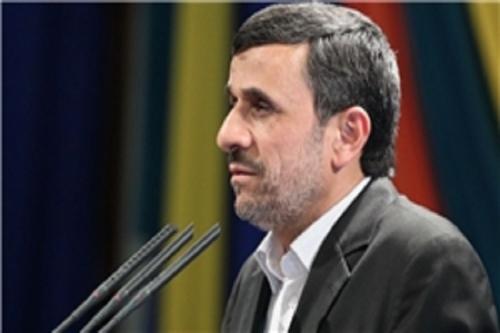حضور احمدی‌نژاد در جمع راهپیمایان تهرانی