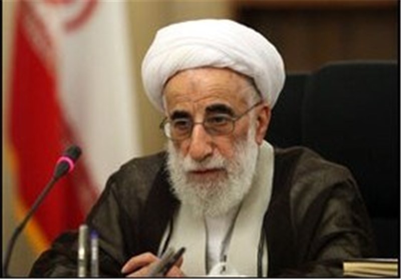 خودم را عاشق امام(ره) می‌دانم/ قوای سه‌گانه بدون رهبری مشروعیت ندارند