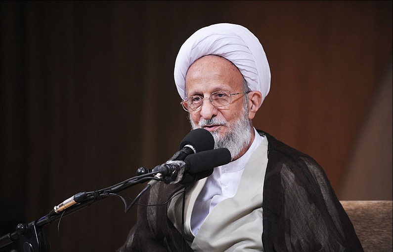  هر ورشکسته و خائنی برای فریب ما دم از وحدت می زند 