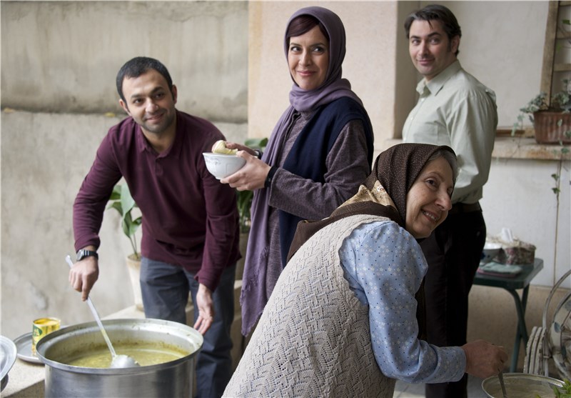 افزایش نگران کننده نمایش داستان‌های بیگانه با فرهنگ ایرانی/ «نزدیک تر»؛ تصویری سیاه از خانواده‌/ غرب‌گرایی؛ درد مسری نویسندگان فیلم‌نامه‌ها