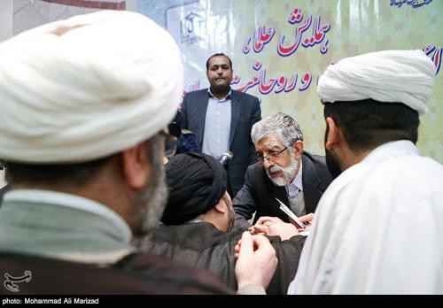 شعار "مرگ بر فتنه‌گر" و "مرگ بر نفوذی" مردم علیه اخلالگر همایش 