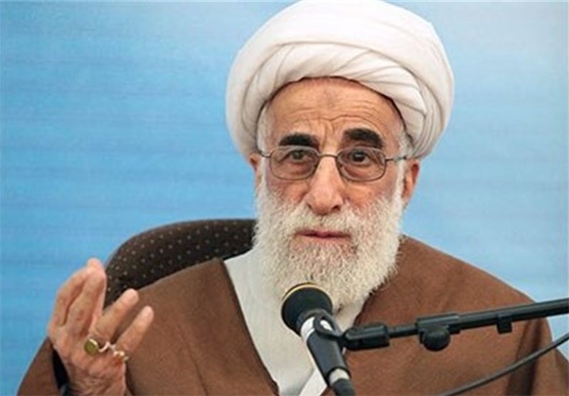 آیت‌الله جنتی با استقبال گسترده مردم وارد شهرستان ورامین شد 