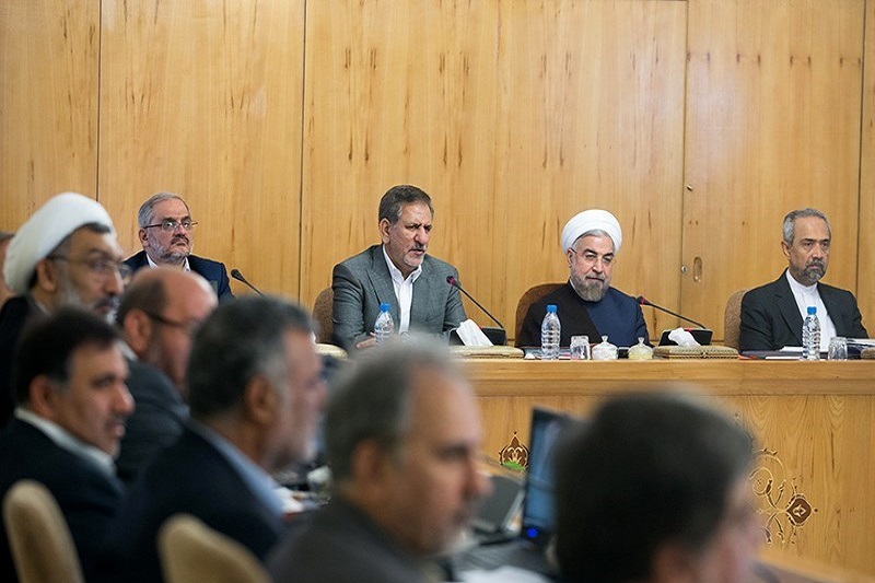 به خاطر جابجایی یک کرسی در مجلس، دولت و نظام را تضعیف نکنیم