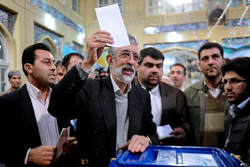 حداد عادل در مسجد لرزاده تهران آرای خود را به صندوق انداخت