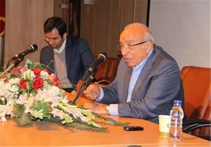 هویدی: کجا می‌توان رهبری چون آیت‌الله خمینی بین رهبران جهان عرب یافت؟