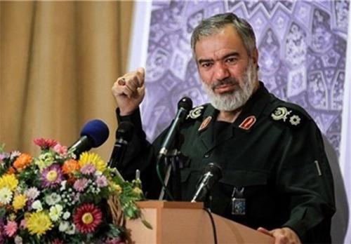 آمریکا با وجود داشتن ۷۰۰ پایگاه نظامی در مقابل اقتدار ایران خوار و زبون شده است 