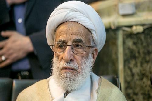 تضعیف جایگاه ولی‌فقیه و رهبری نتیجه‌ای جز به مخاطره انداختن نظام اسلامی ندارد