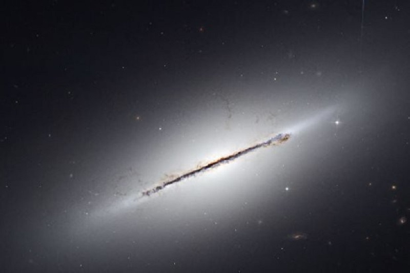ناسا تصویر کهکشان باریک را منتشر کرد