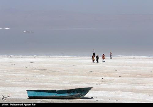 ریزگرد‌های نمکی عامل نابودی منابع طبیعی شمالغرب کشور/ کاشت بوته‌های کم‌آب درحاشیه دریاچه ارومیه 