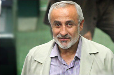 دولت٬ امید بیش از حد به برجام دارد/ مبارزه با مفاسد اقتصادی؛ از اولویت‌های اقتصاد مقاومتی است/ دولت عملکرد قابل قبولی در اقتصاد مقاومتی ندارد
