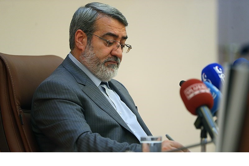  تقدیر وزیر کشور از عوامل دلسوز ناجا برای ایجاد نظم در چهارشنبه آخر سال