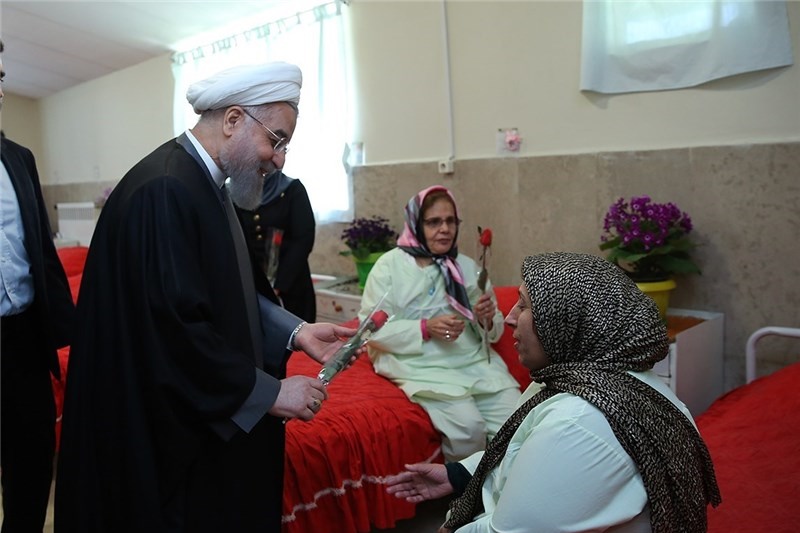  دیدار عیدانه روحانی با سالمندان و معلولین مرکز خیریه کامرانی شهر قدس