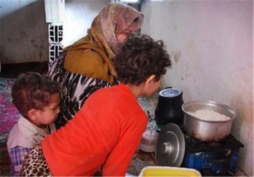گزارش مرکز آمار از فقیرترشدن فقرا در دولت روحانی/ رشد بی‌عدالتی در روستاها بیشتر از شهرها + جدول و نمودار