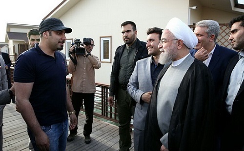 تصویر/ دیدار اتفاقی روحانی و خواننده‌ پاپ 