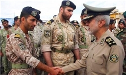 فرمانده کل ارتش از مناطق عملیاتی دفاع مقدس بازدید کرد