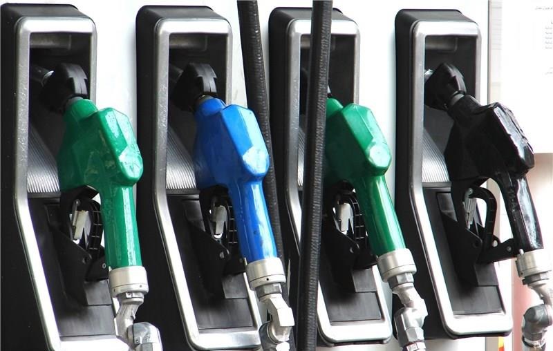 آینده بنزین در تدبیر دولت یازدهم/گمانه‌زنی‌های گرانی بنزین در سال 95/ علاقه شدید به حذف کارت سوخت
