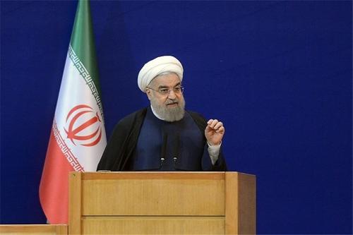 روحانی: تفکری که اگر چیزی ضرر دارد، نباید استفاده شود، باید حذف شود/باید محدودیت را از بین برد