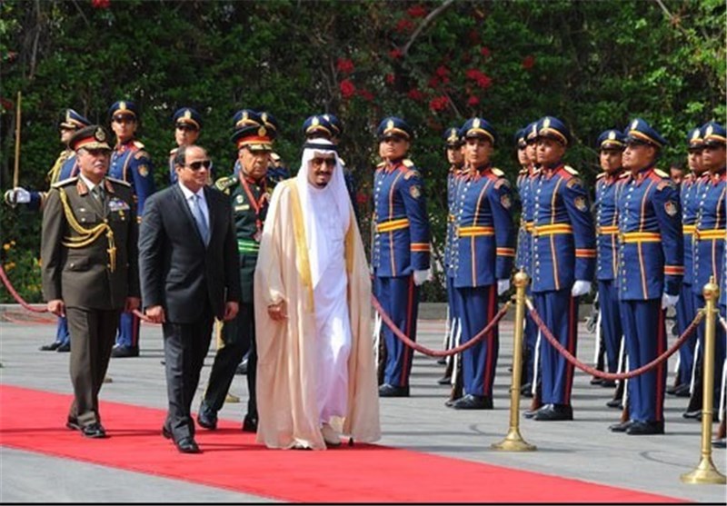 تدابیر امنیتی شدید در قاهره؛ بوسه ژنرال‌ها بر شانه سلمان شاه 