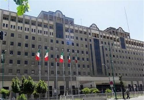 جمعی از اعضای تعاونی بنیاد تعاون آجا مقابل مجلس تجمع کردند