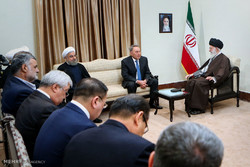 Leader receives Kazakh pres. 