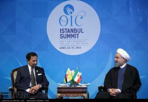 Rouhani confers with Brunei leader 