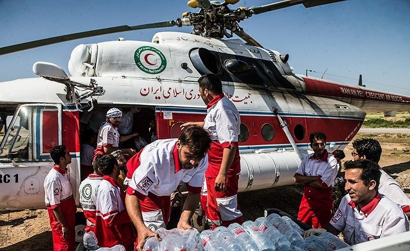 امدادرسانی به ۲۶۸۴ خانوار سیل زده/ انجام ۳۳ سورتی پرواز بالگرد هلال احمر با هدف امداد هوایی