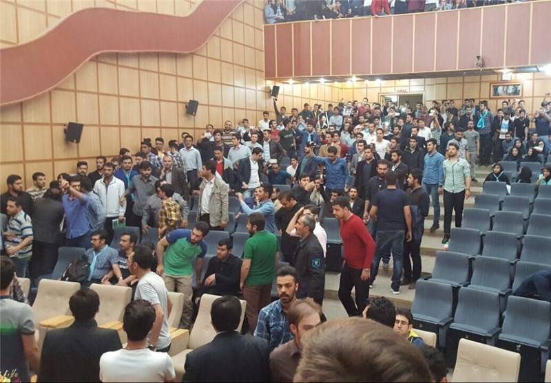 درگیری شدید بین هواداران لیست امید و دانشجویان در دانشگاه آزاد تبریز/مدعیان "آزادی بیان" سوال را با "کتک" پاسخ دادند + عکس