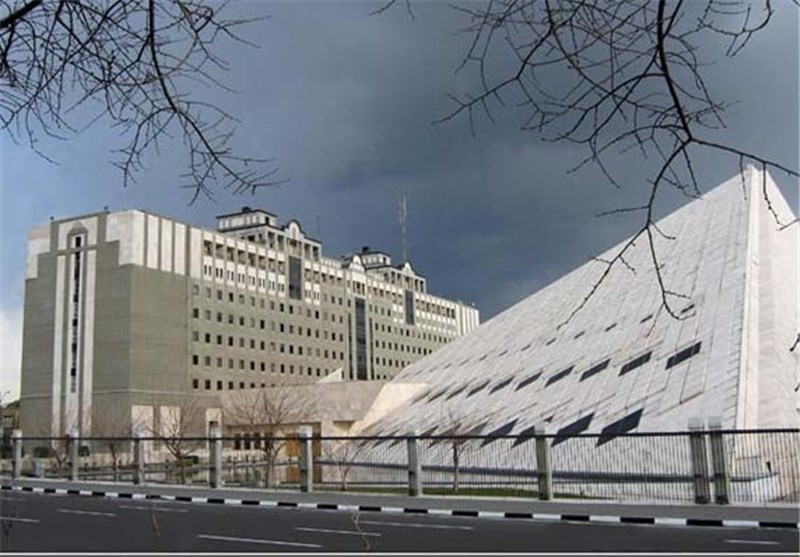 جمعی از سوادآموزان نهضت سوادآموزی مقابل مجلس تجمع کردند