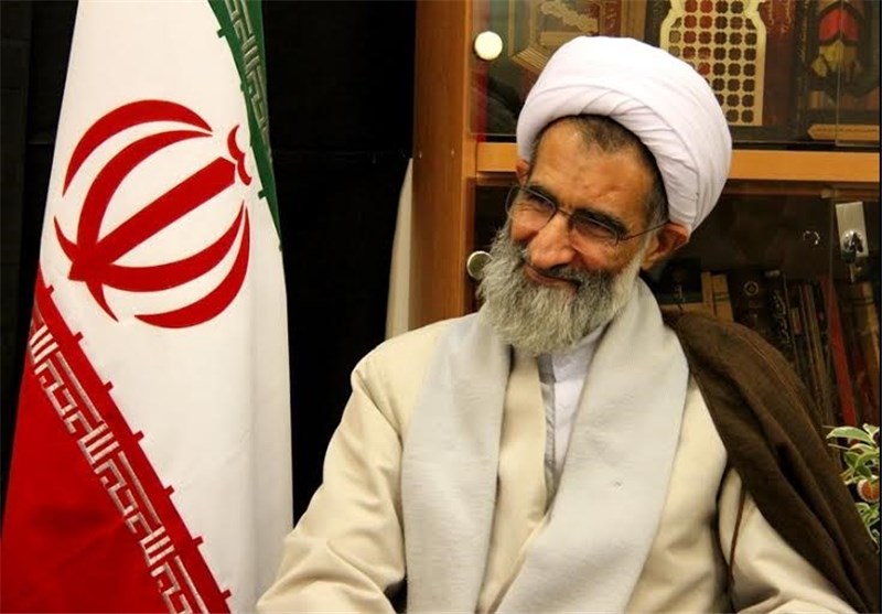 دلبستگیها را کاهش و "اقتدار درونی" را تقویت کنیم/با باز شدن پای بیگانه به کشور دخالتها آغاز میشود