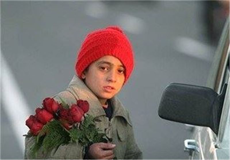 دستفروشان پشت چراغ قرمزها شناسایی شدند/دستفروشی بدون هماهنگی مساوی است با کتک خوردن