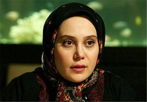 یک بازیگر زن:دلیلی ندارد به خاطر بیکاری از ایران بروم و کشف حجاب کنم 