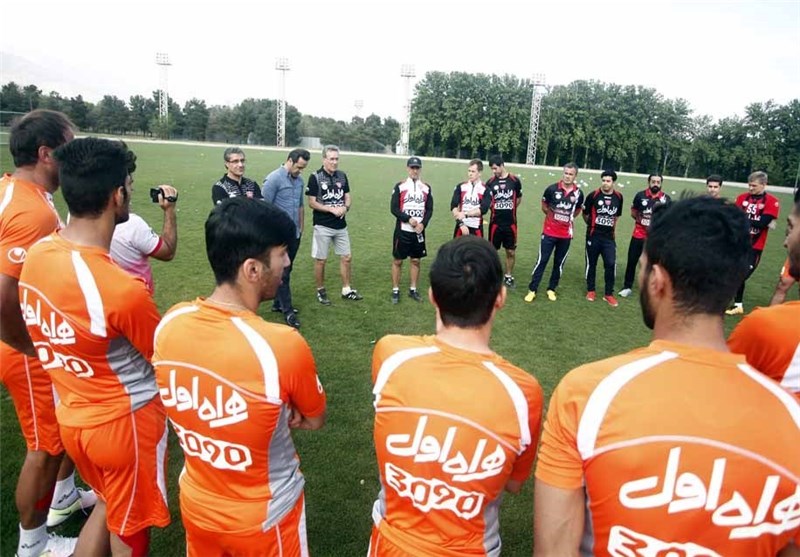 کریمی: دست پر از تبریز برگردیم، روز آخر مثل آب خوردن قهرمان می‌شویم 