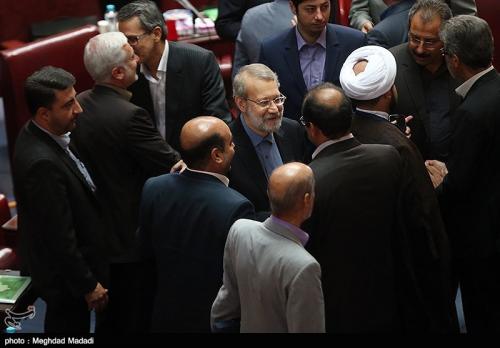 یارکشی لاریجانی و عارف در تهران/ لاریجانی پیروز شد 