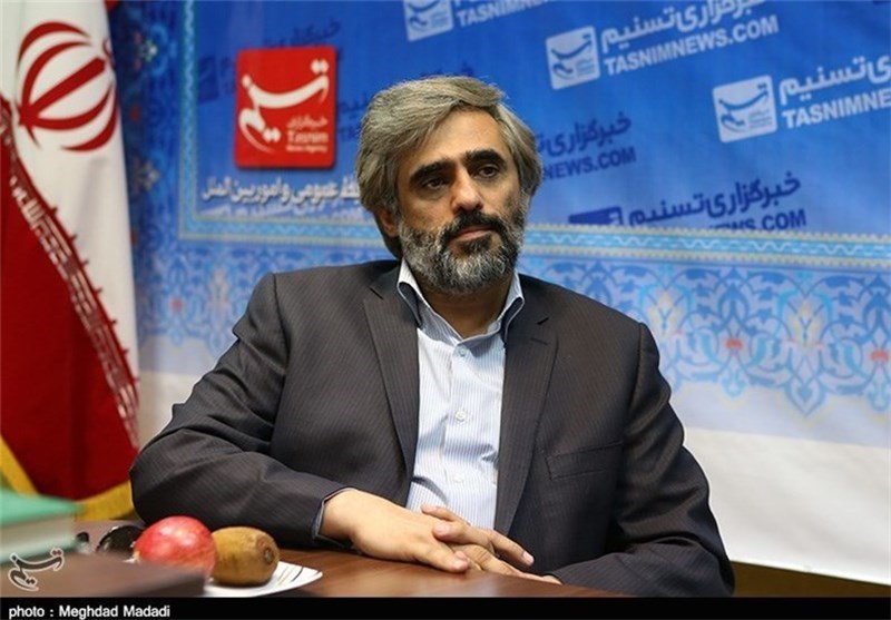 برخی کتابهای موجود در نمایشگاه مناسب فرهنگ ایرانی اسلامی نیستند/سیستم نظارتی درست عمل نمی‌کند 