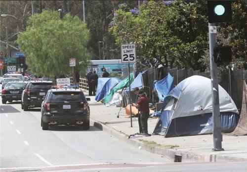 بحران بی‌خانمانی مردم لس‌آنجلس را به خیابان‌ها کشاند 