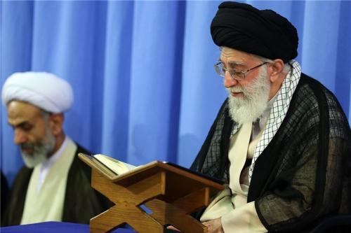  اساتید، قاریان و حافظان برترِ مسابقات قرآن کریم با رهبرانقلاب دیدار کردند