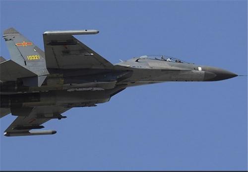 تعقیب و گریز جنگنده‌های چین و هواپیمای نظامی آمریکا بر فراز دریای جنوبی چین 