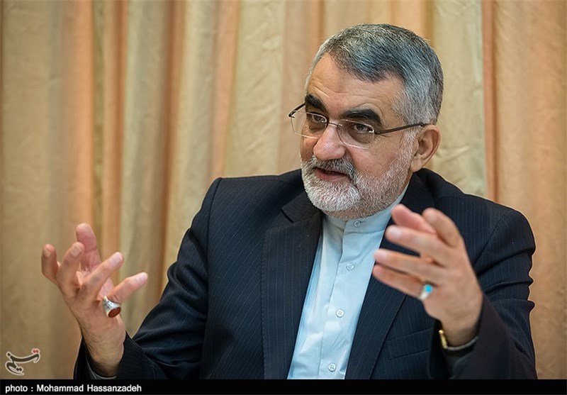آمریکایی‌ها چوب لای چرخ اجرای برجام می‌گذارند/ بخشی از قوانین و بخشنامه‌های دولتی ضد اقتصاد مقاومتی است 