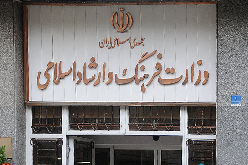 تناقضگویی مسئولان در حوزه فرهنگ و هنر/ از بی اطلاعی وزیر ارشاد تا جولان فیلمی غیر فرهنگی در سینماها!/اعتراض مراجع تقلید به وضعیت ناهنجار سینما