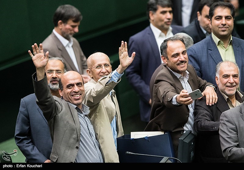"یه عکس یادگاری" با نوای "الوداع" 