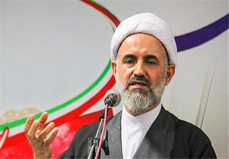 برخی مقابل استکبار مواضع غیر انقلابی دارند/باید مقابل زیادخواهیها ایستاد 