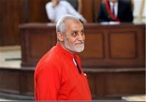دادگاه مصر رهبر اخوان المسلمین و ۳۵ نفر دیگر را به حبس ابد محکوم کرد 