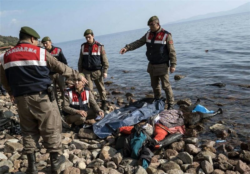 مرگ بیش از ۸۸۰ مهاجر در دریای مدیترانه تنها طی هفته گذشته 