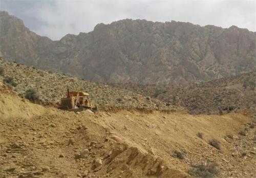 پدیده کوه‌خواری به ارتفاعات داراب رسید/ چرا مدیران شهر داراب به قوانین قضایی توجهی ندارند؟ + تصاویر 