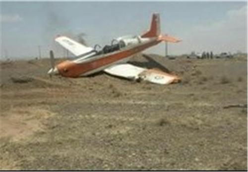 جزئیات تکمیلی از سقوط هواپیمای آموزشی در اردستان/ انتقال خلبان مصدوم به مراکز درمانی/ کمک‌خلبان در سلامت کامل 