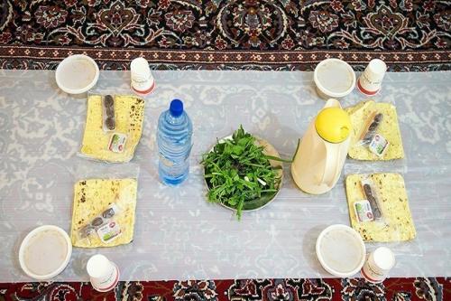 عکس:ضیافت افطار در حرم حضرت عبدالعظیم الحسنی(ع)